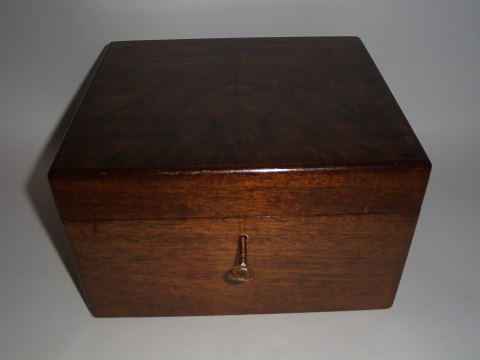 Humidor in Mahogany, England approx. 1880.