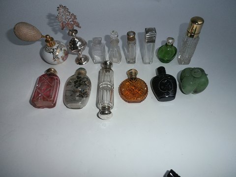 Perfume and snuff bottles, approx. 1920.