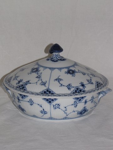 Blue Fluted Half Lace
Covered dish
Royal Copenhagen