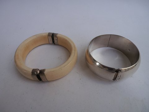 Bracelets in ivory and silver.