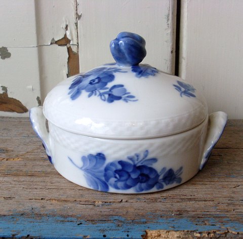 Royal Copenhagen, Blue Flower butter bowl with lid no. 8139