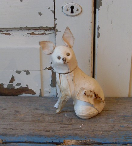 Skøn candy container i form af hund i hvidt skind.