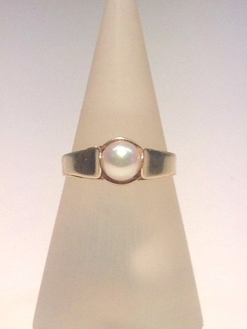 14k guldring m. kulturperle. Str. 55