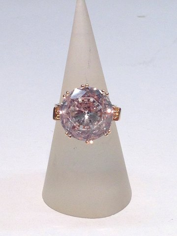 14 karat guldring m. stor klar spinel. Str. 55