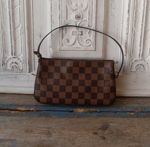 Louis Vuitton Damier Pochette