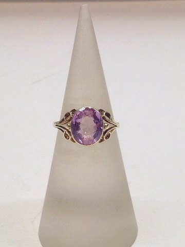 14k guldring m. violet safir. Str. 52