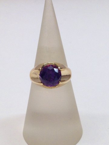 14k guldring m. lilla safir. Str. 54½