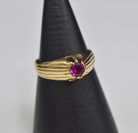 14k guldring m. rubin. Str. 54