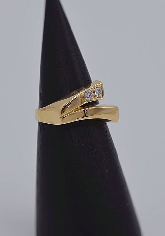 14k guldring m. brillant. Str. 54
