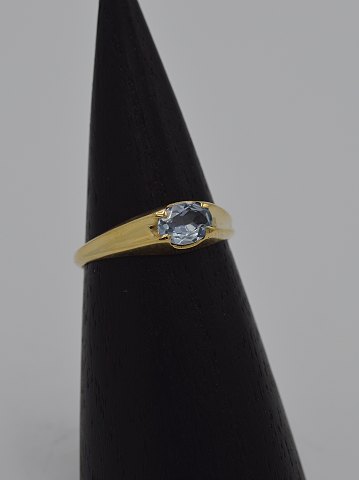 14k guldring m. akvamarin. Str. 58