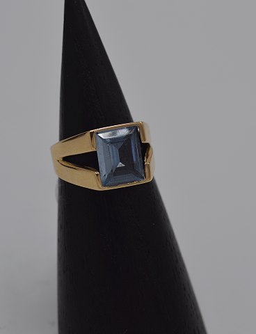 14k guldring m. akvamarin. Str. 53