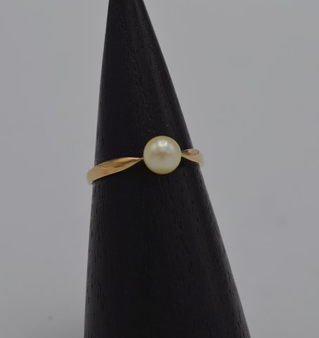 14k guldring m. perle. Str. 55,5