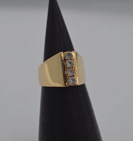 14k guldring m. spinel. Str. 56