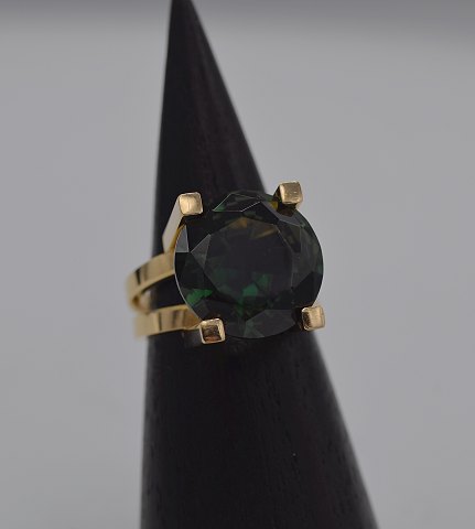 14k guldring m. grøn spinel. Str. 55