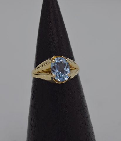 14k guldring m. akvamarin. Str. 56,5