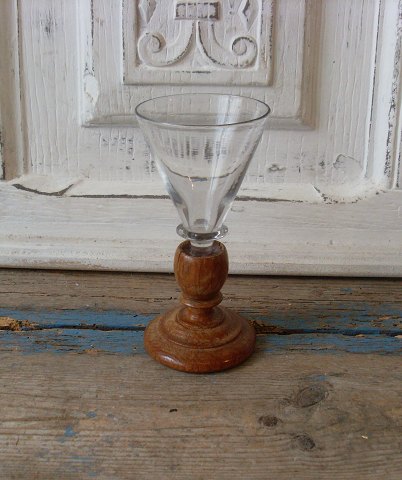 1800tals anglaise glas på træfod