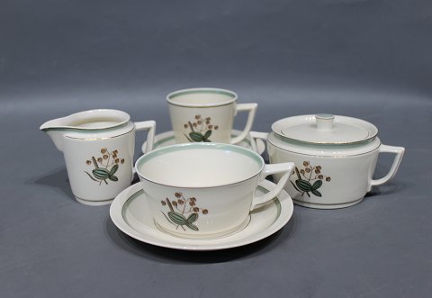 Royal porcelain Hjertegræs, Coffee cup, no.: 884/9481 - Teacup no.: 884/9536 - 
Creamer no.: 884/9726 - Sugar bowl no.: 884/9955.
Great condition
