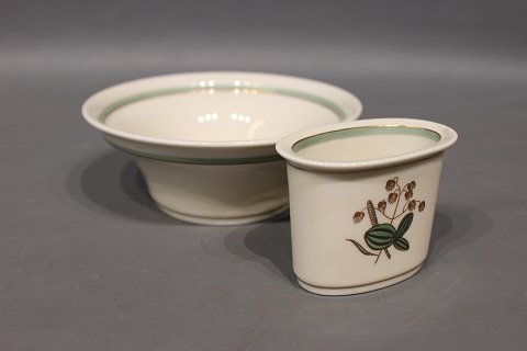 Royal Porcelain Heart grass bowl - No. 884/2640 - Toothpick Cup - No. 884/9488
Great condition
