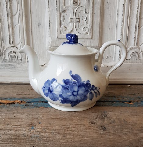 Royal Copenhagen - Blue Flower rare tea pot no. 8707