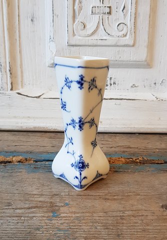 Royal Copenhagen Musselmalet riflet vase no. 438