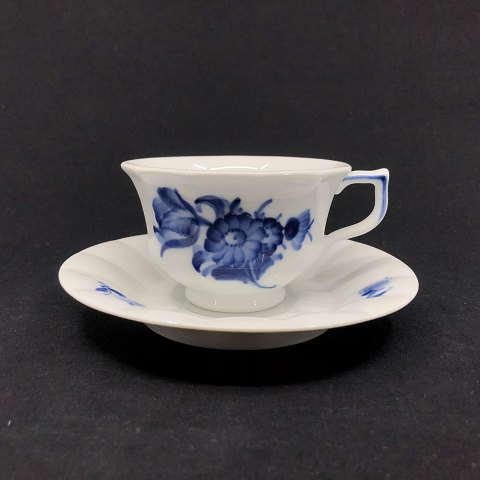 Blue Flower Angular tea cup
