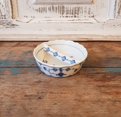 Royal Copenhagen Blue Fluted Plain ash bowl no. 1