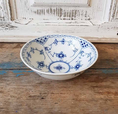Royal Copenhagen Blue Fluted half lace bowl no. 574