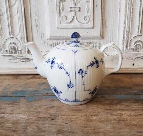 Royal Copenhagen Blue Fluted Plain Teapot no. 250