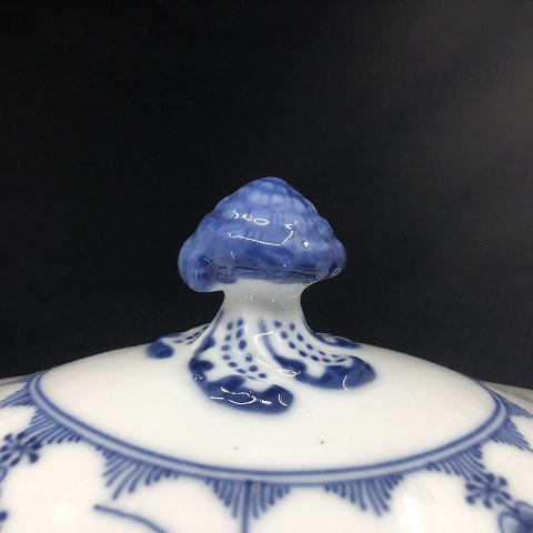 Blue Fluted Plain soup tureen
