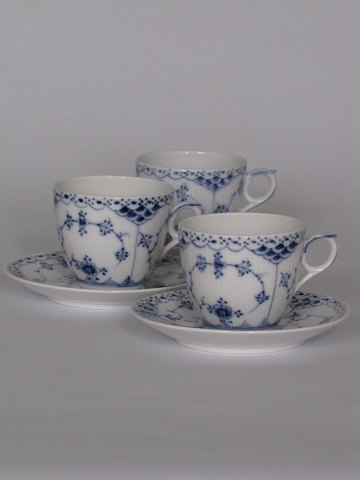 Blue Fluted Half Lace
Coffee cup
Royal Copenhagen