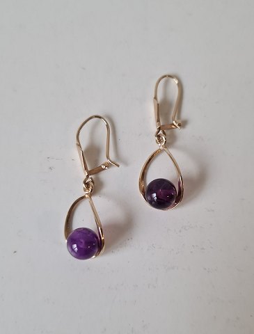 Volmer Bahner earrings in 8 kt gold with amethyst
