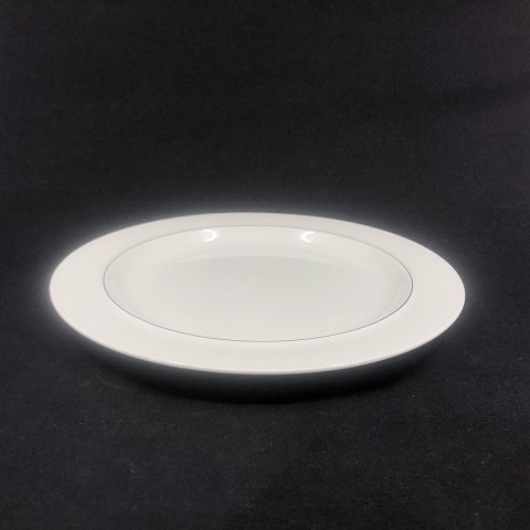 Blåkant middagstallerken, 23,5 cm.
