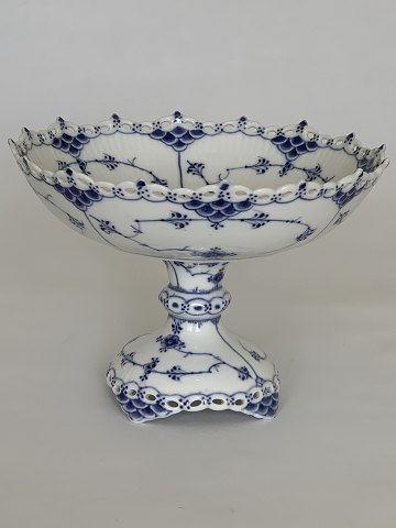 Blue Fluted 
Full Lace 
Cake Stand
Royal Copenhagen.