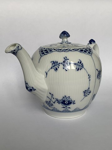 Blue Fluted
Half Lace
Teapot
Royal Copenhagen