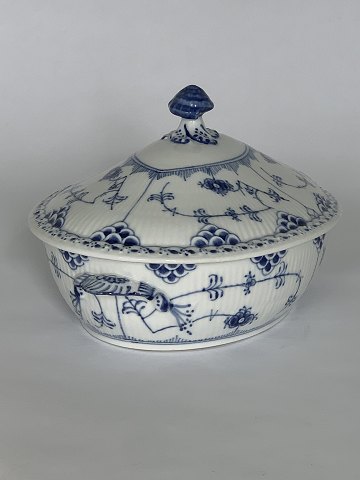 Blue Fluted
Half Lace
Bowl with lid
Royal Copenhagen