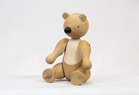 Bear of oak and ash designed by Kay Bojesen in 1952.
5000m2 showroom.
