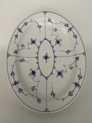 Blue Fluted Plain
Oval tray
Royal Copenhagen