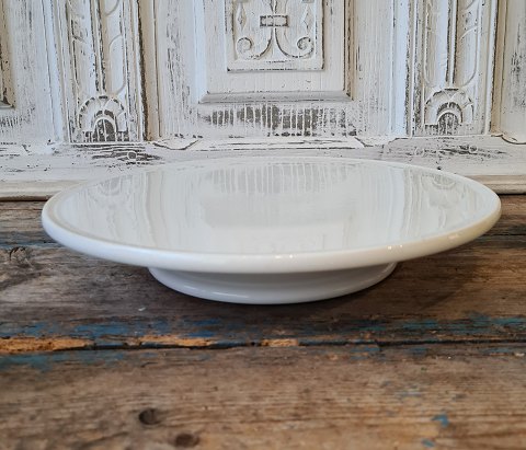 Villeroy & Boch confectionery dish in cream-colored faience