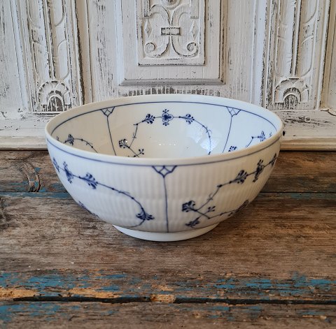 Royal Copenhagen Blue fluted large bowl no. 190 - 1898-1923