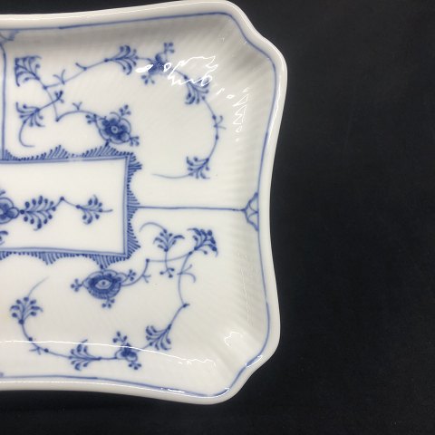 Blue Fluted Plain tray, 1898-1923

