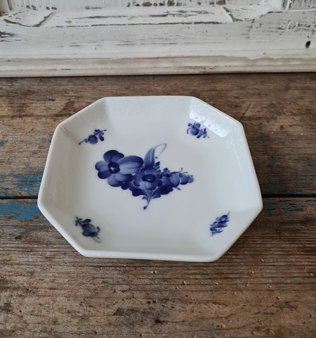 Royal Copenhagen Blue Flower dish no. 8089