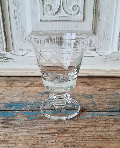 Masonic glass decorated with sanded symbols