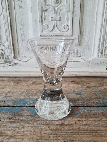 Masonic glass decorated with sanded symbols