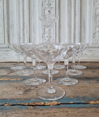 Set of 11 beautiful French champagne bowls in crystal