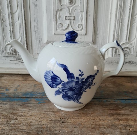 Royal Copenhagen Blue Flower tea pot no. 8244