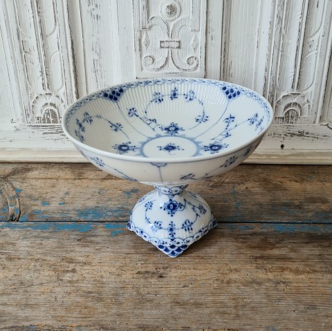 Royal Copenhagen Blue Fluted half lace bowl no. 513