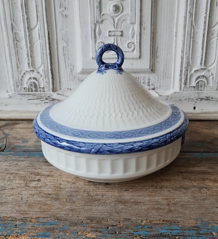 Royal Copenhagen Blue Fan lid dish no. 11503