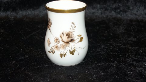 Vase #Brun Rose #Københavns porcelænfabrik
Højde 9 cm