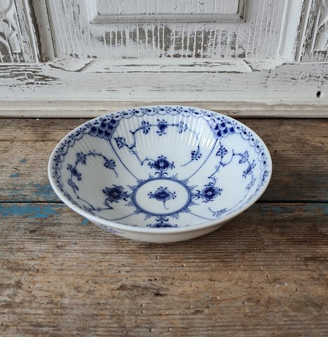 Royal Copenhagen Blue Fluted half-lace serial bowl no. 624