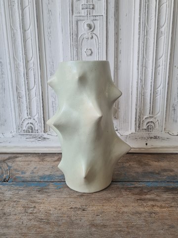 Knud Basse for Michael Andersen - large rose thorn vase with beautiful delicate 
green glaze - 26 cm.